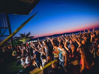 sunny_beach_party.jpg